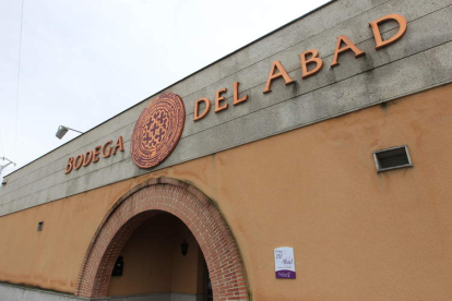 Instalaciones de la firma berciana Bodega del Abad en Carracedelo. L. DE LA MATA