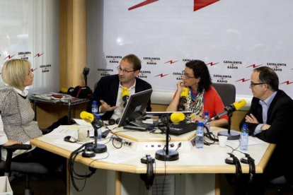 Joan Herrera, Marta Rovira y Jordi Turull, en un programa de Catalunya Ràdio.