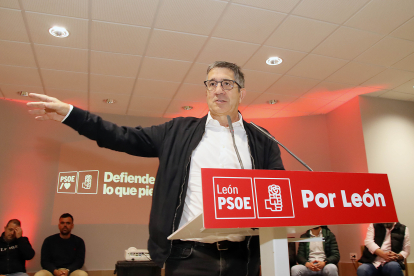 El secretario de PolÍtica Federal del PSOE, Patxi López, en la presentación de candidaturas del Partido Judicial de Cistierna. PEIO GARCÍA / ICAL