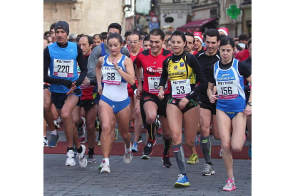 La San Silvestre del 2010 sacó a la calle a 4.500 corredores entre las pruebas federada y popular.