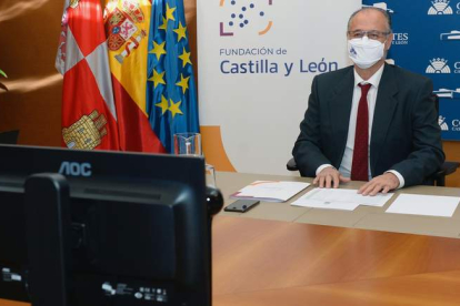 Luis Fuentes preside ayer la reunión del Patronato de la Fundación Castilla y León. NACHO GALLEGO