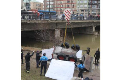 Uno de los fallecidos se registró en León al caer al río con su máquina y quedar atrapado.