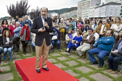 Rubalcaba, en el mitin de Vivero.