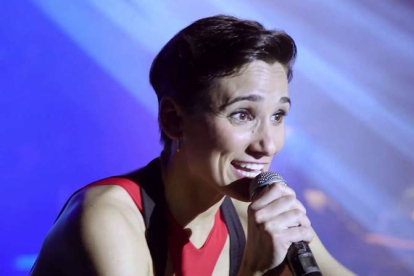 La actriz y cantante sevillana Robin Torres protagoniza el espectáculo tributo a la banda Mecano. DL