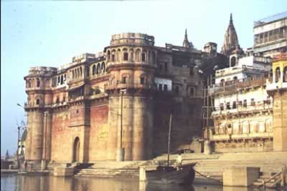 La ciudad  eterna es uno de los lugares de peregrinaje más importantes de la India y del <b>hinduísmo.</b>  Varanasi ha sido un centro de educación durante mas de 2.000 años.