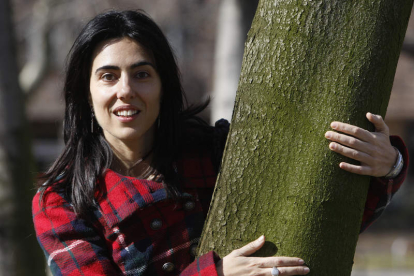 La poeta leonesa Raquel Lanseros.