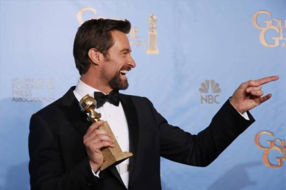 El actor Hugh Jackman celebró su Globo de Oro al mejor actor de comedia-musical por 'Los Miserables'. REUTERS