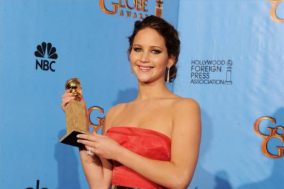 Jennifer Lawrence gana el premio a la mejor actriz de comedia por 'El lado bueno de las cosas'. AFP
