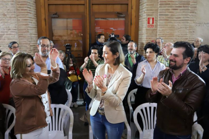 La ministra de Industria, Reyes Maroto, con el secretario general del PSCyL, Luis Tudanca, en la presentación de la candidatura de Teresa López a la Alcaldía de Medina del Campo.