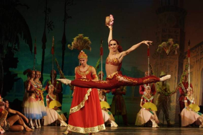 Un instante del ballet ‘La Bayadera’, que esta noche recala en el Auditorio Ciudad de León de la mano de la compañía de Minsk.
