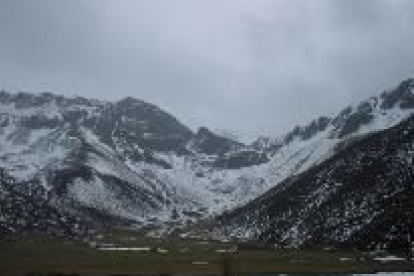 Imagen de los valles de Llánaves de la Reina en los que se plantea construir una estación de esquí