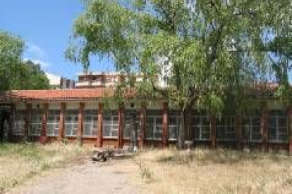 Las antiguas escuelas infantiles de Puerta de Rey, en la imagen, acogerán el nuevo centro de día