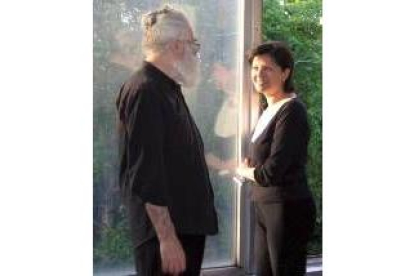 Radovan Karadzic mientras conversa con su novia Mila