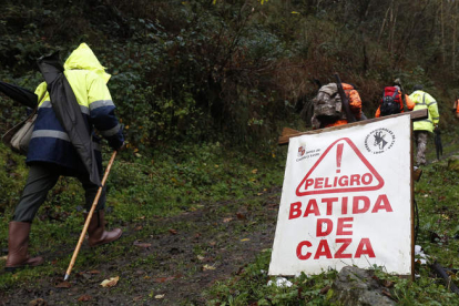 El pasado mes de diciembre de 2020 se celebró la última cacería en Picos de Europa antes de la prohibición. FERNANDO OTERO