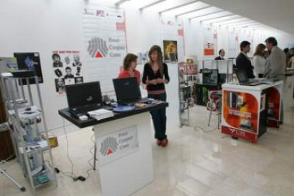 La imagen de archivo muestra una de las ferias de tecnología en el Campus de Ponferrada.