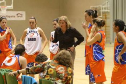 Las jugadoras del Aros, durante un entrenamiento.