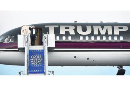 Donald Trump, en su avión privado, en una imagen de archivo.