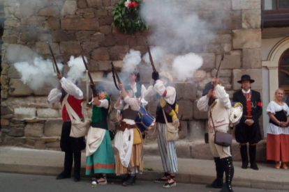 Los Voluntarios de León rememoran la batalla de Medina de Rioseco en la que participó el Batallón Clavijo.