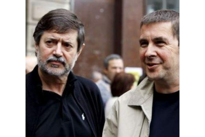 El ex secretario general del sindicato LAB, Rafael Díez, junto a Arnaldo Otegi.