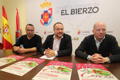 Luis Alberto Arias, Gerardo Álvarez Courel y Pablo Linares. L. DE LA MATA