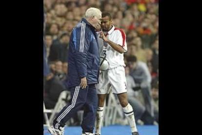 El seleccionador español encendió la mecha al intentar motivar a Reyes («usted es mejor que ese negro», en referencia a Thierry Henry).