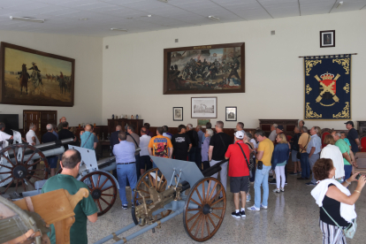 Un grupo de 59 reclutas que pasaron por el CIR 12, la actual base Conde de Gazola, regresan al Ferral para recordar su instrucción militar antes de la mili. DL