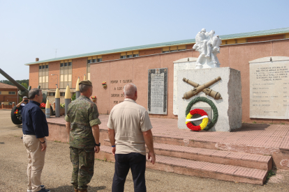 Un grupo de 59 reclutas que pasaron por el CIR 12, la actual base Conde de Gazola, regresan al Ferral para recordar su instrucción militar antes de la mili. DL