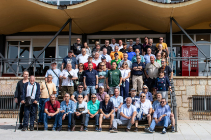 Un grupo de 59 reclutas que pasaron por el CIR 12, la actual base Conde de Gazola, regresan al Ferral para recordar su instrucción militar antes de la mili. DL