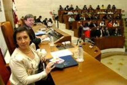 La periodista Victoria Prego y el presidente de las Cortes, José Manuel Fernández Santiago