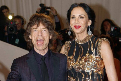 Mick Jagger y L'Wren Scott, en mayo del 2001, en Nueva York.