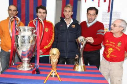 La peña del FC Barcelona rindió un sentido homenaje a Sergio Sánchez.
