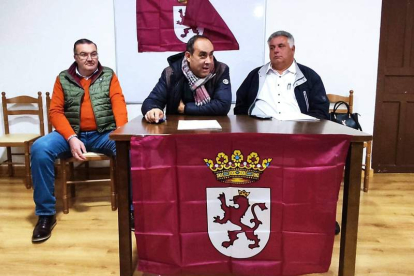 Pomar (derecha) con Roberto Aller y Valentín Martínez. DL