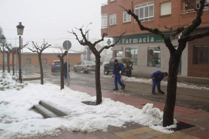 El operativo de nieve dispuesto por el Ayuntamiento se pone en alerta.