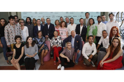 Foto de familia de la presentación de la pasarela de moda que se celebrará en Madrid desde el 14 de septiembre. MARISCAL