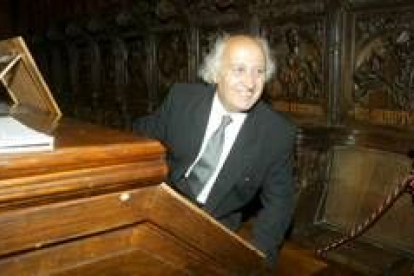 El músico leonés Adolfo Gutiérrez Viejo en un concierto anterior en la Catedral