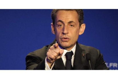 Sarkozy ofrece un discurso durante un mitin electoral en Saint Maurice.