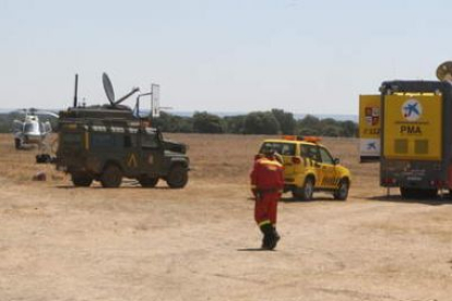 El dispositivo contra el fuego implicó la intervención de numerosos efectivos.