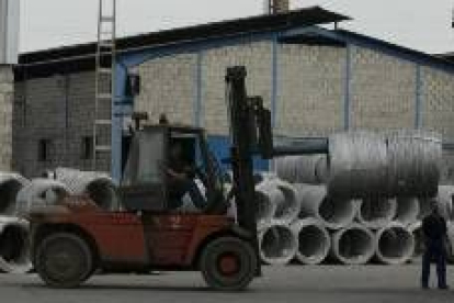Una de las zonas de almacenamiento en la factoría acerera de Roldán en Santo Tomás de las Ollas