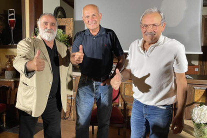 Javier Pérez Andrés, Juan Delibes y José Luis Prada, ayer, en el Palacio de Canedo. DL
