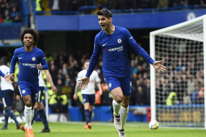 Álvaro Morata celebra el gol marcado frente al Tottenham en el derbi londinense. WILL OLIVER