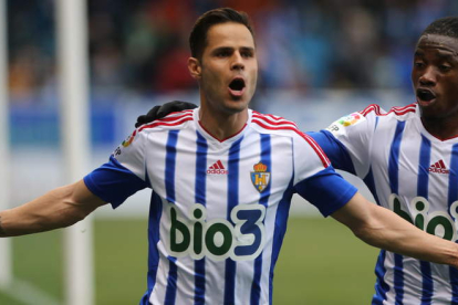 Acorán, en ausencia de Yuri, fue el encargado de golpear la pena máxima y la convirtió en el gol del triunfo, tanto que celebraba con William Jebor. L. DE LA MATA