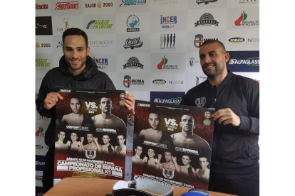 Cristian Torres y su técnico Diego Vázquez, presentando la velada. FROC