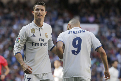 Cristiano Ronaldo y Benzema componen hoy el dúo de ataque del Madrid ante el Sevilla. KIKO HUESCA
