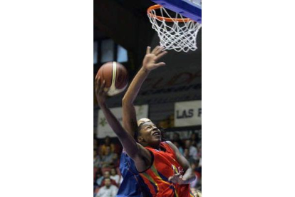 Eshaya Murphy será decisiva en el juego exterior frente a las otomanas