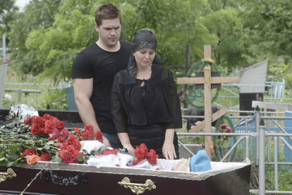Funeral por un activista prorruso muerto hace unos días en Slaviansk.