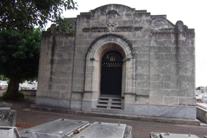 Panteón de la colonia leonesa en el  en el Cementerio de Colón.