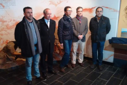 Voces, Ponte, Machado, Sáiz y Fernández en el Aula Arqueológica de Las Médulas. DL