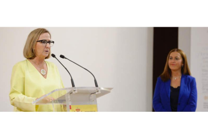 La presidenta de la CHD toma posesión del cargo en Valladolid. efe