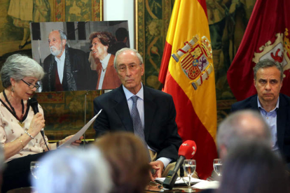 Un momento del homenaje a Úrsula Rodríguez, esposa de Pereira, en la Casa de León. RAQUEL P. VIECO