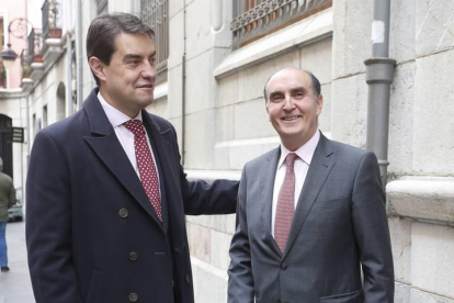 El presidente de las Cortes, Ángel Ibáñez, y el Procurador del Común, Tomás Quintana.